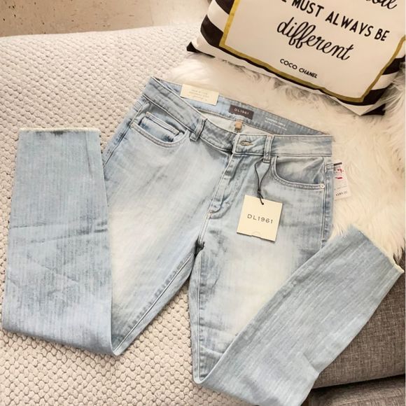 Dl1961 Mid-Rise Instasculpt Jeans - Picture 1 of 10